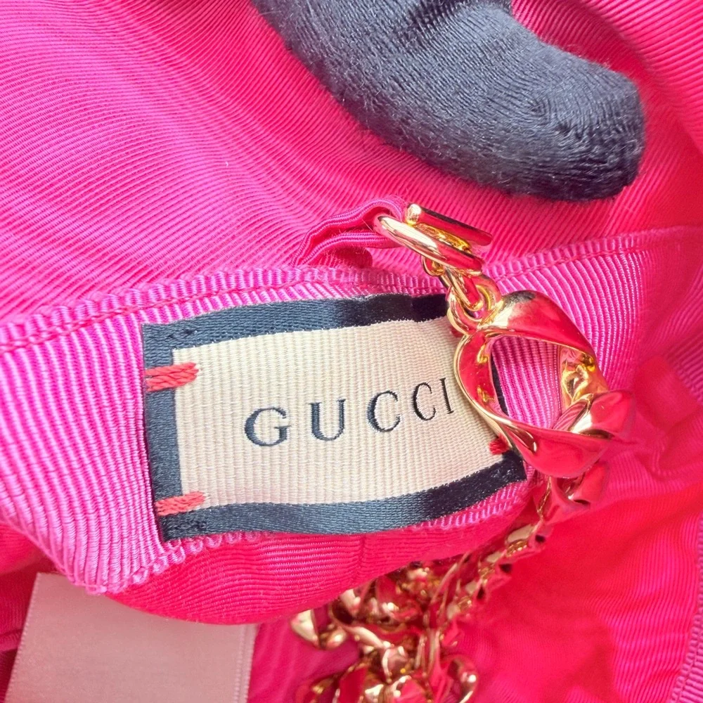 Gucci Pink Elevation Clock Bucket Chain Hat M NWT
